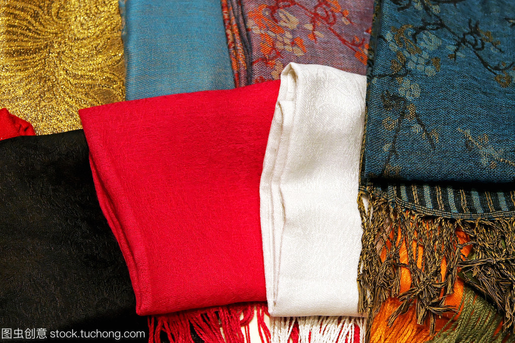 圍巾 紡織藝術中的時尚與溫暖